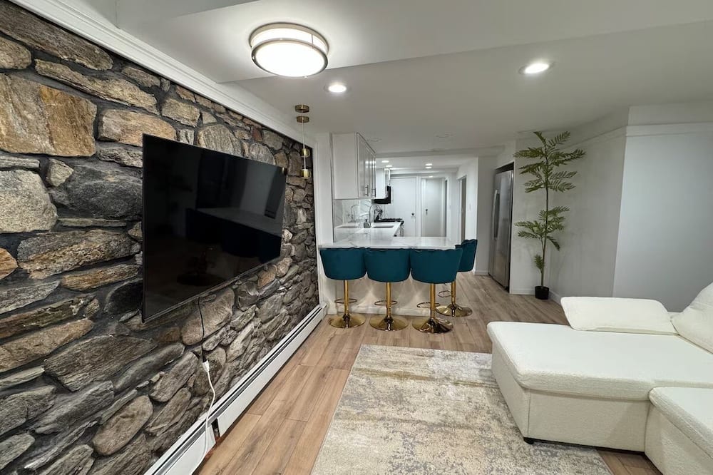 Luxe 1BR Oasis - Prime NY Stay
