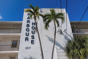 Exterior detail - Sunset Bliss  Waterfront 2BD/2BA Condo with Stunning Boot Key Harbor Views (Marathon)
