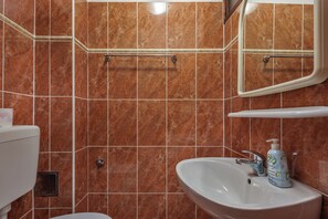 Shower, towels - Villa Iva, Krmed, Croatia (Krmed)