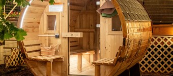 NEW! LUX - Modern Farmhouse - Sauna, Projector, 10ppl, EV Charger, Pet friendly!