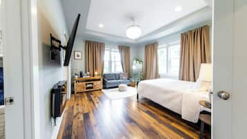 4 bedrooms, desk, iron/ironing board, travel crib