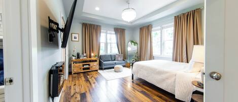 4 bedrooms, desk, iron/ironing board, travel crib