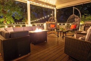 Terrace/patio - NEW! LUX - Modern Farmhouse - Sauna, Projector, 10ppl, EV Charger, Pet friendly! (Salem)