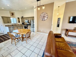 Interior - Spacious 4-bedroom house with AC in brilliant Albuquerque (Albuquerque)