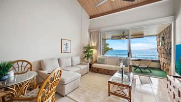 Appartement, salle de bains privée | Bar lounge