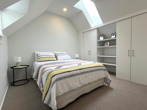 2 bedrooms, free WiFi, bed sheets - Home with heart, on one of the most delightful streets in the centre (Christchurch)