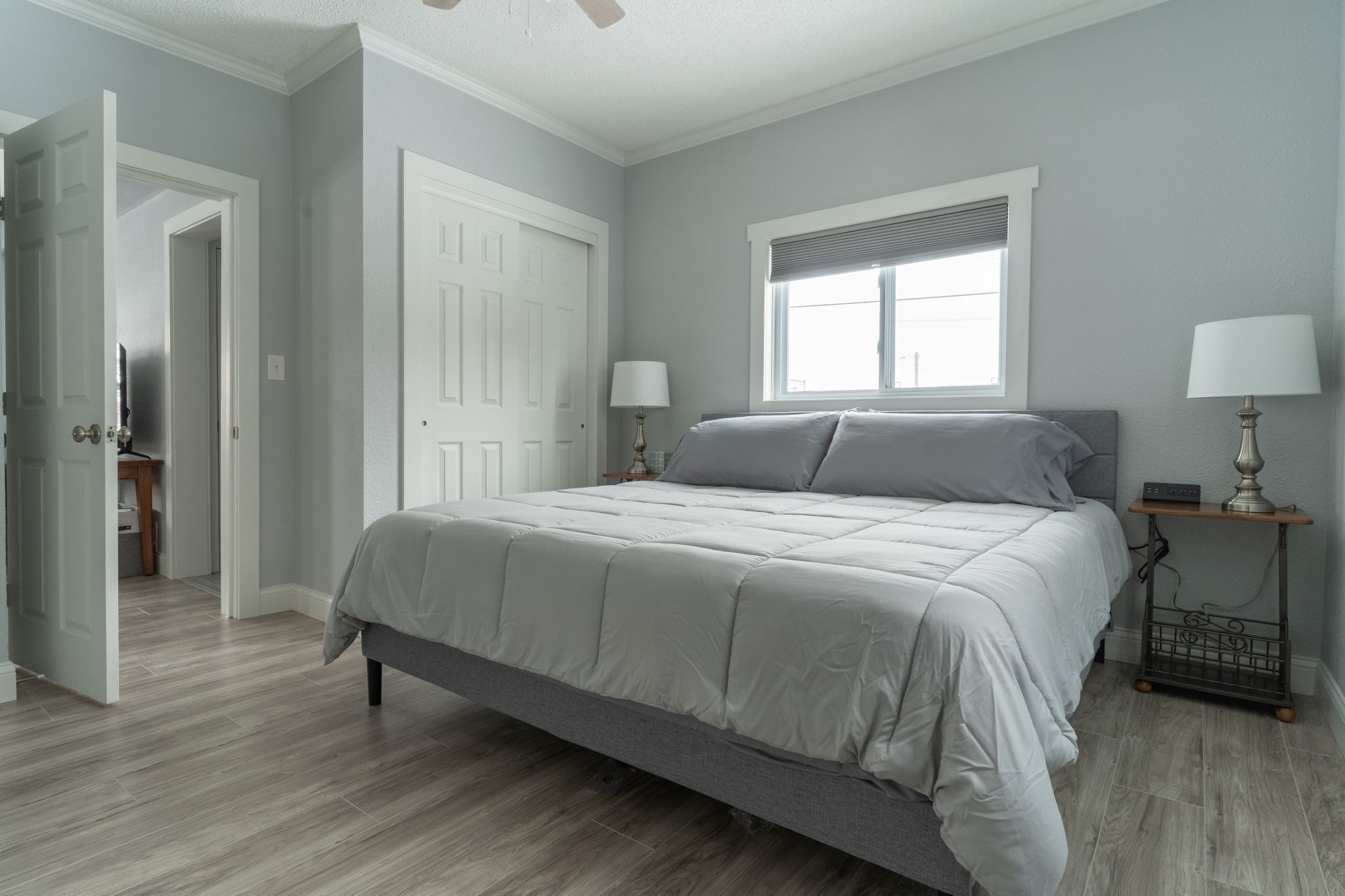 4 quartos, ferros/tábuas de passar roupa, acesso à internet