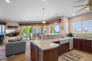 Smart TV, offices - NEW! Sunset Cove Hale, Breathtaking View, Pool, AC (Princeville)