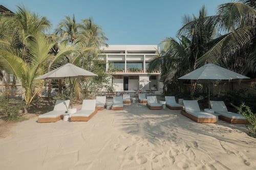 Private beach, beach towels