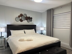Iron/ironing board, Internet, bed sheets - Stylish Modern Apartment | King Beds | Work-Friendly | Free Parking (Kitchener)