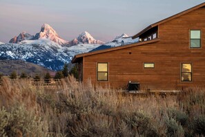 Exterior - Teton Homestead: Wydaho Mac's Mountain Home (Driggs)