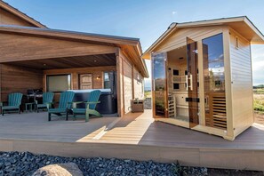 Terrace/patio - Teton Homestead: Wydaho Mac's Mountain Home (Driggs)