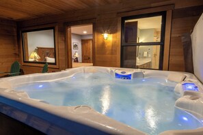 Interior - Teton Homestead: Wydaho Mac's Mountain Home (Driggs)