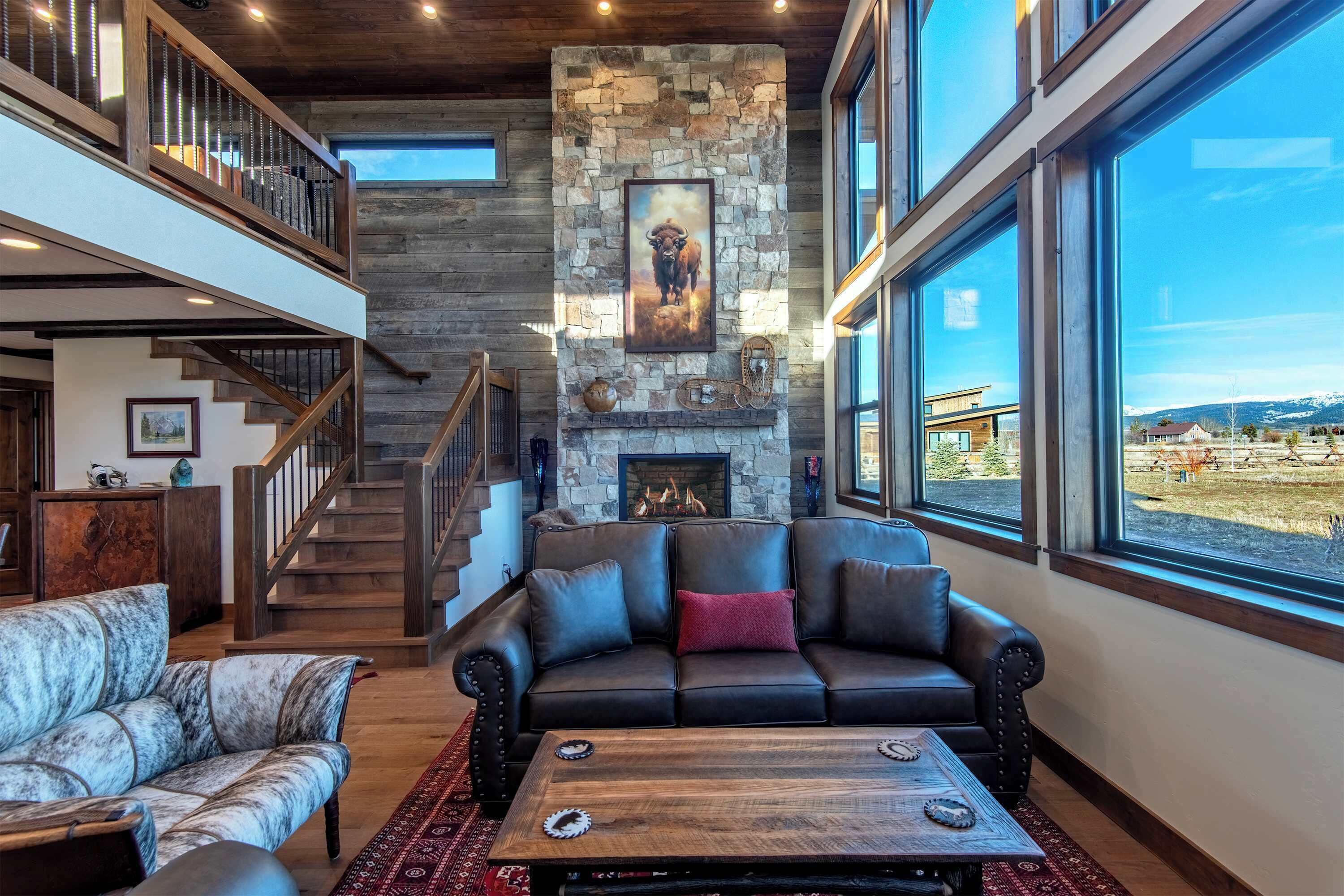 电视、壁炉、办公室