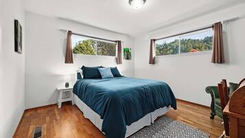 Bügeleisen/Bügelbrett, Reisekinderbett, WLAN, Bettwäsche