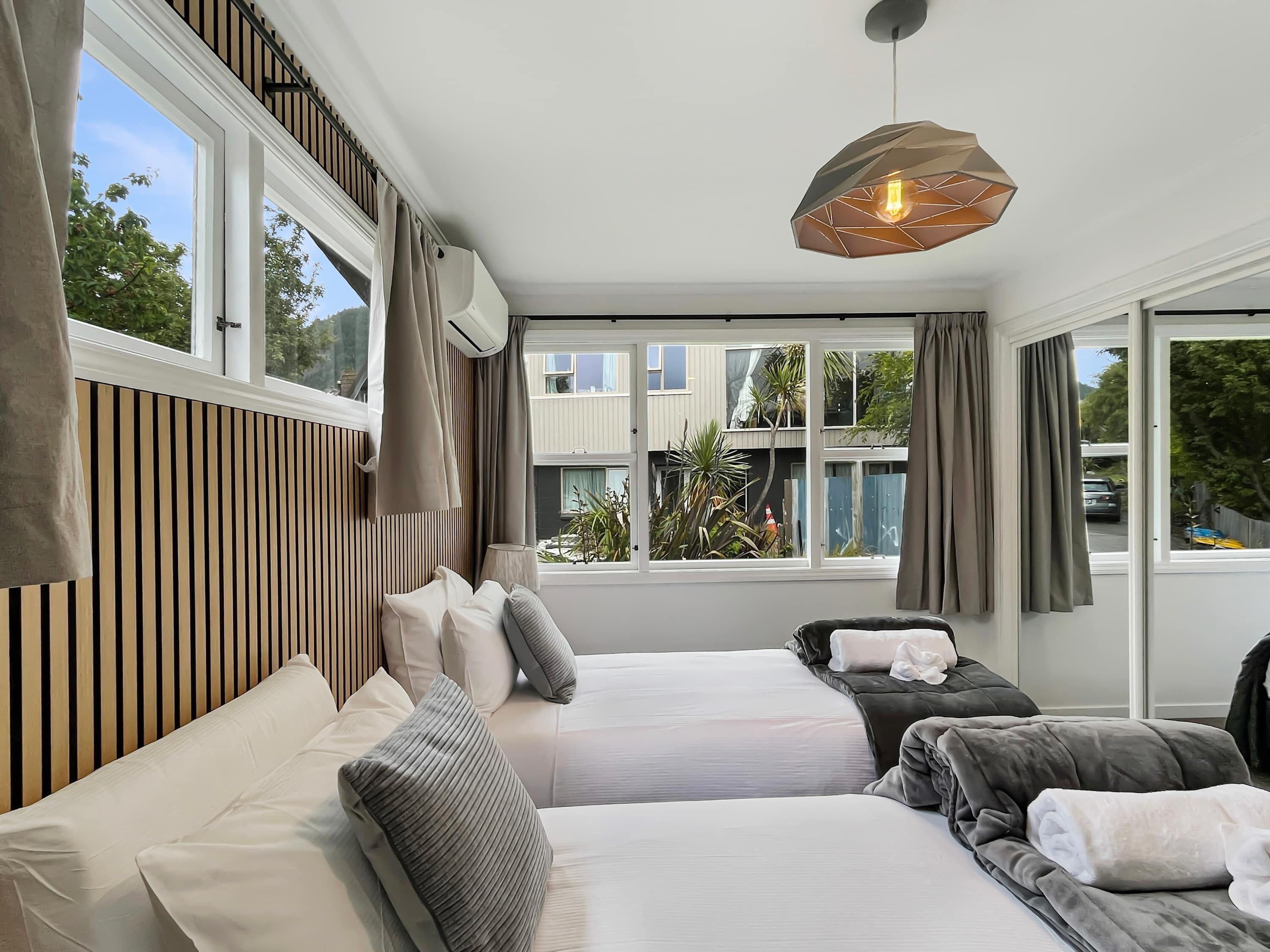 3 bedrooms, iron/ironing board, WiFi, bed sheets