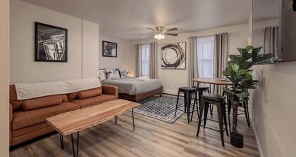 Downtown Art Deco - Studio