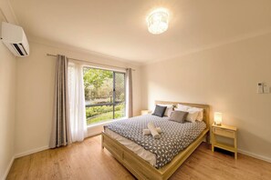 Strykjärn/strykbräda, wi-fi och sängkläder