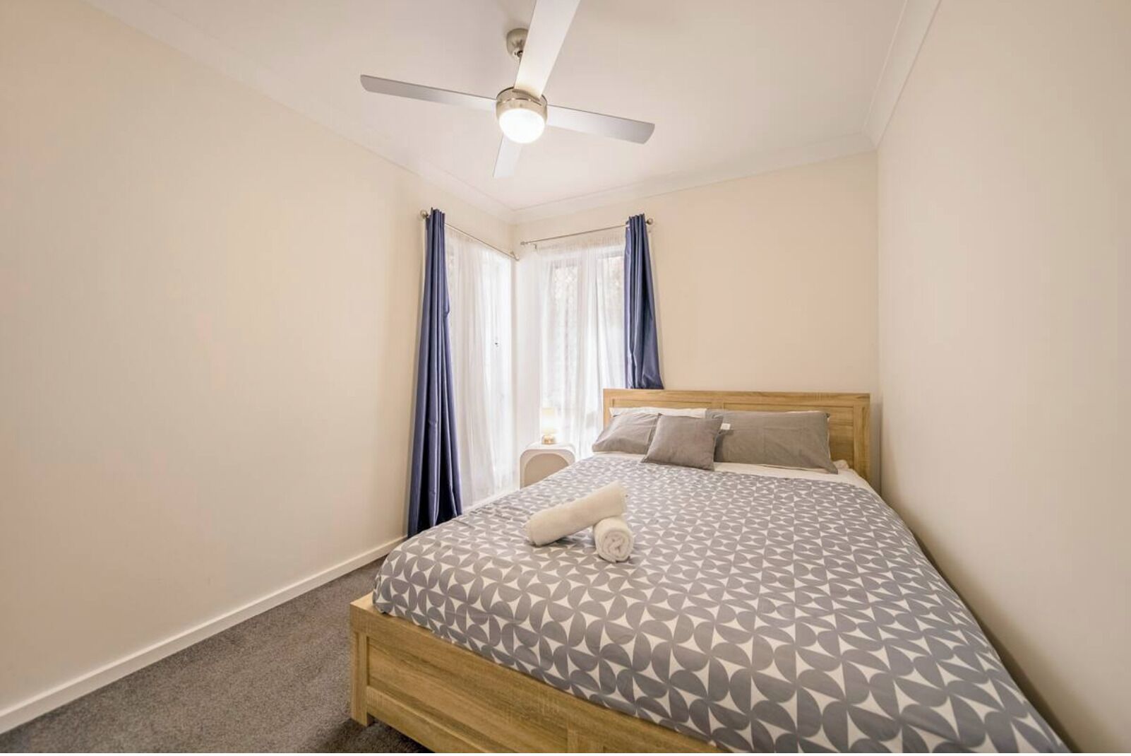 Strykjärn/strykbräda, wi-fi och sängkläder