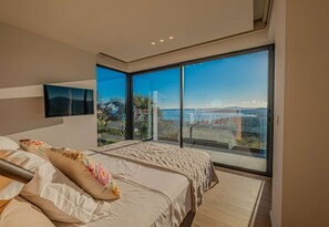Free WiFi - LES ISSAMBRES - MAGNIFICIENT VILLA WITH AN AMAZING SEA VIEW (LES ISSAMBRES)
