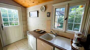 Réfrigérateur, micro-ondes, lave-vaisselle, grille-pain