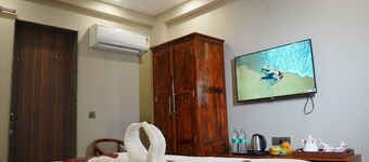 Hotel aashirwad bliss inn & Pool