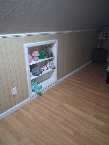 Adorable 1-bedroom house with AC in peaceful Selden neighborhood