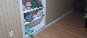 Adorable 1-bedroom house with AC in peaceful Selden neighborhood