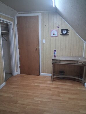 Interior - Adorable 1-bedroom house with AC in peaceful Selden neighborhood (Selden)