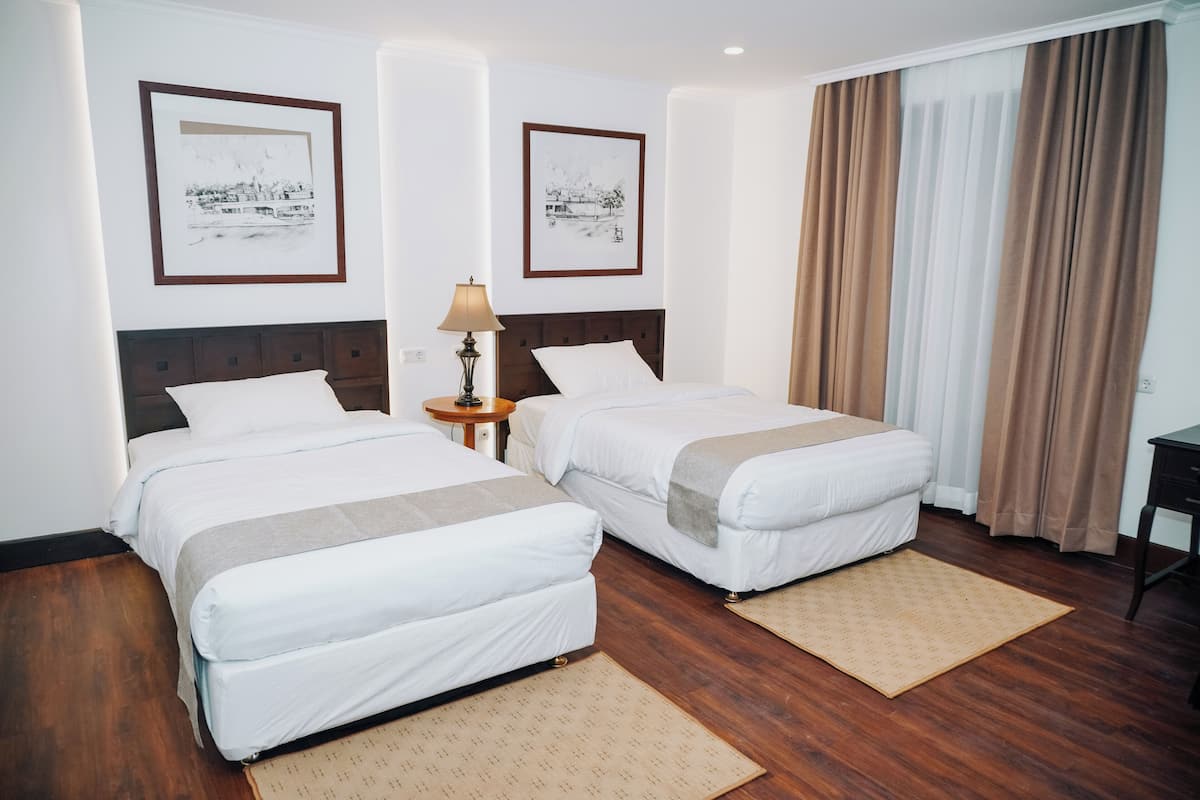 Deluxe Twin Room, Non Smoking, Private Bathroom | In-room safe, desk, blackout drapes, iron/ironing board