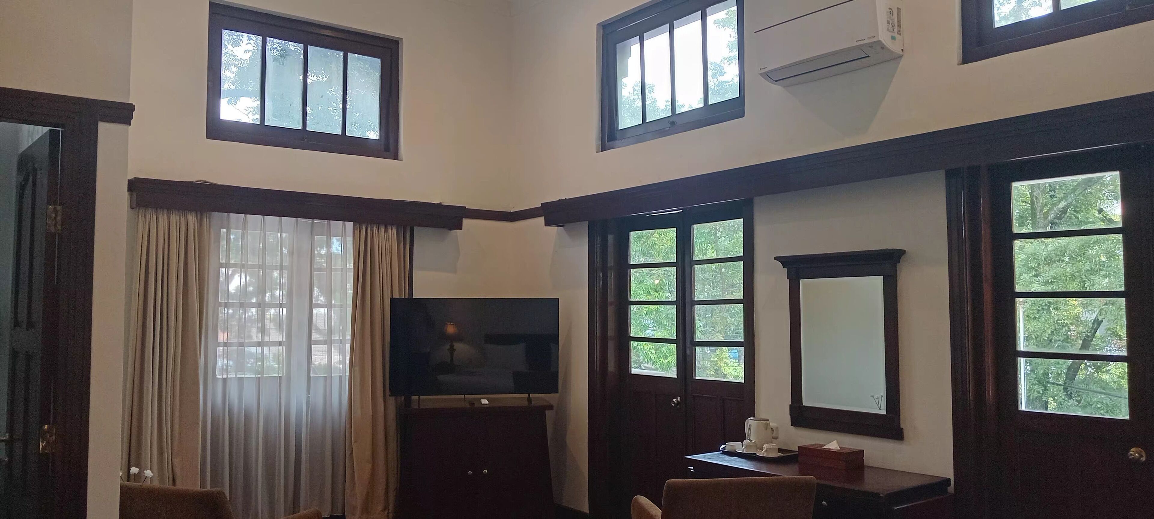 Family Suite, City View | Living area