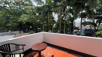 Suite Familiale, vue ville | Terrasse/Patio