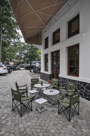 Terrace/patio - HOTEL BUTIK SAWUNGGALING (Bandung)