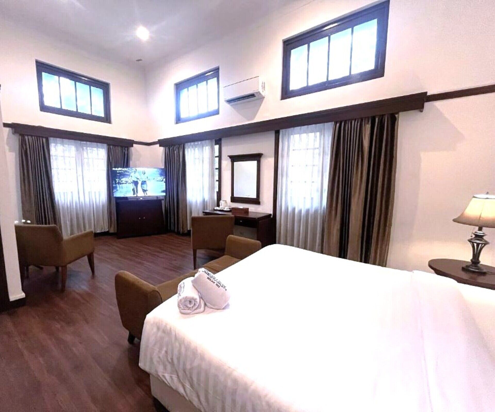 Junior Suite, Balcony, City View | In-room safe, desk, blackout drapes, iron/ironing board