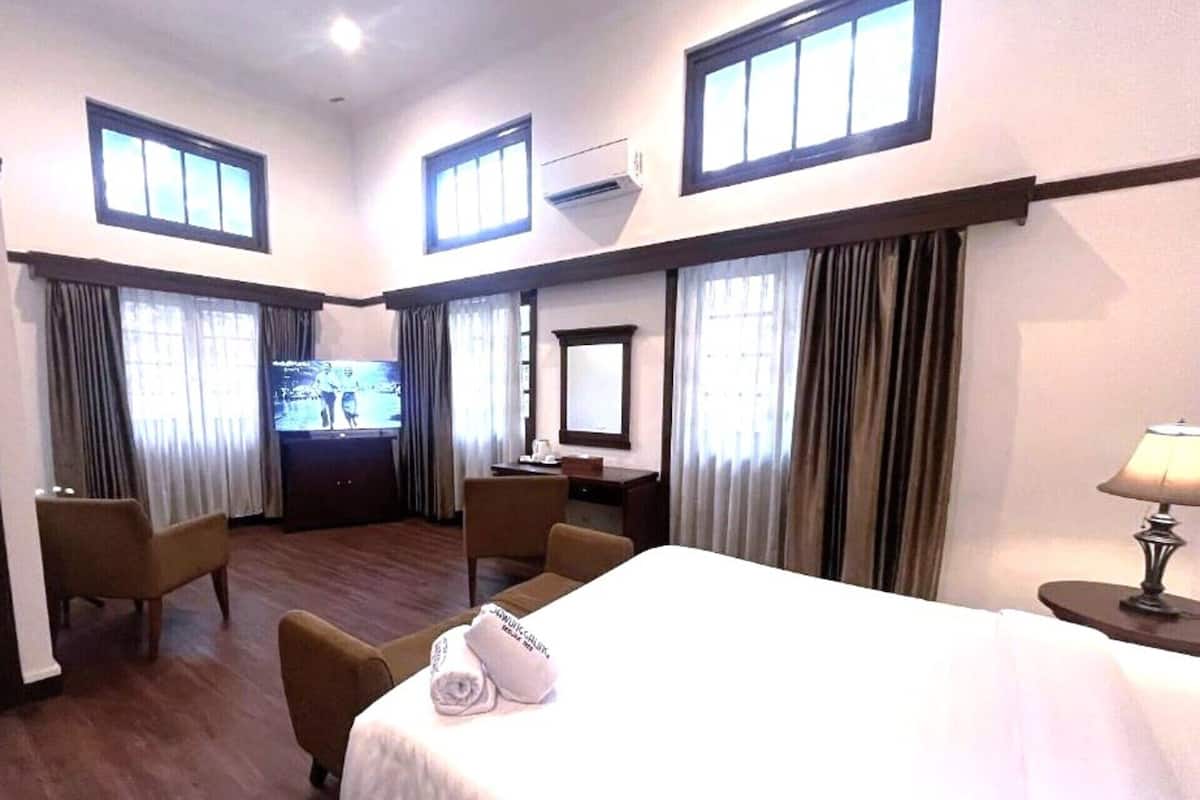 Junior Suite, Balcony, City View | In-room safe, desk, blackout drapes, iron/ironing board