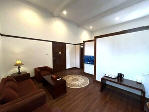 Family Suite, City View | Living area - HOTEL BUTIK SAWUNGGALING (Bandung)