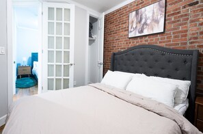 Iron/ironing board, WiFi, bed sheets