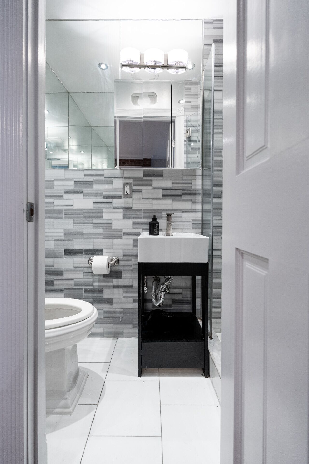 Sèche-cheveux, serviettes fournies