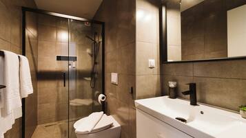 Deluxe Double Room, City View | Bathroom