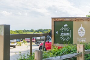 المنطقة المحيطة بالمنشأة