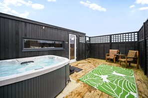 Terrace/patio - Pilgrim -  a holiday let that sleeps 2 guests  in 1 bedroom (Tenterden)
