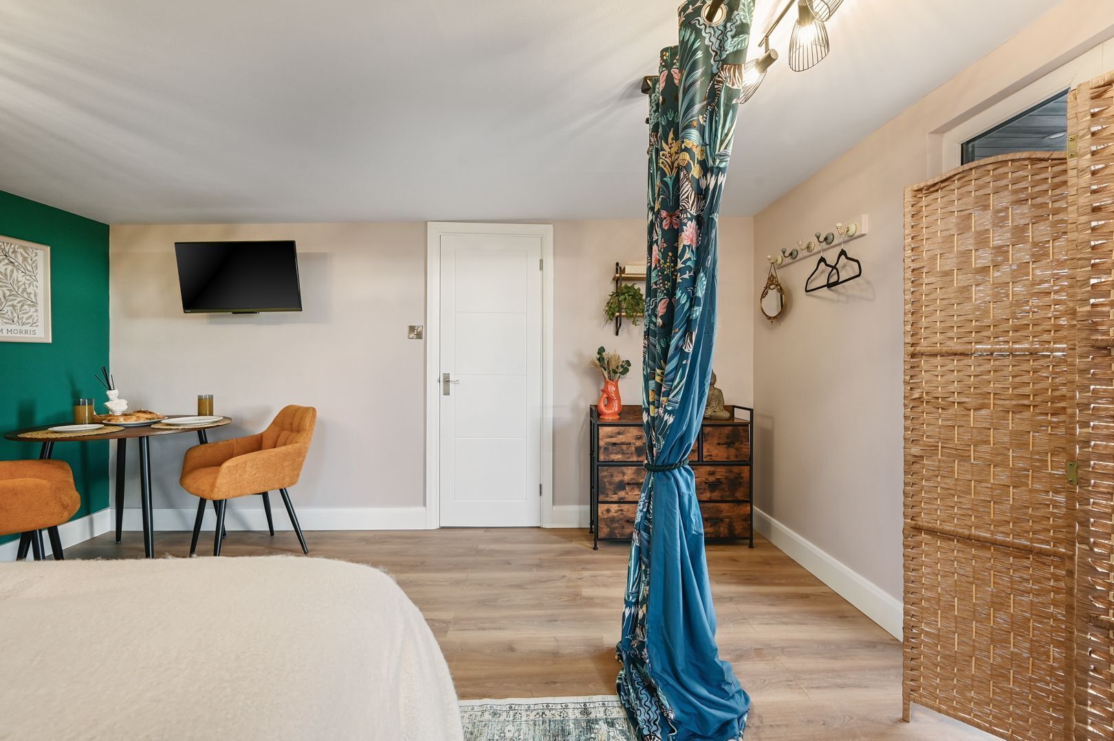 1 bedroom, WiFi, bed sheets