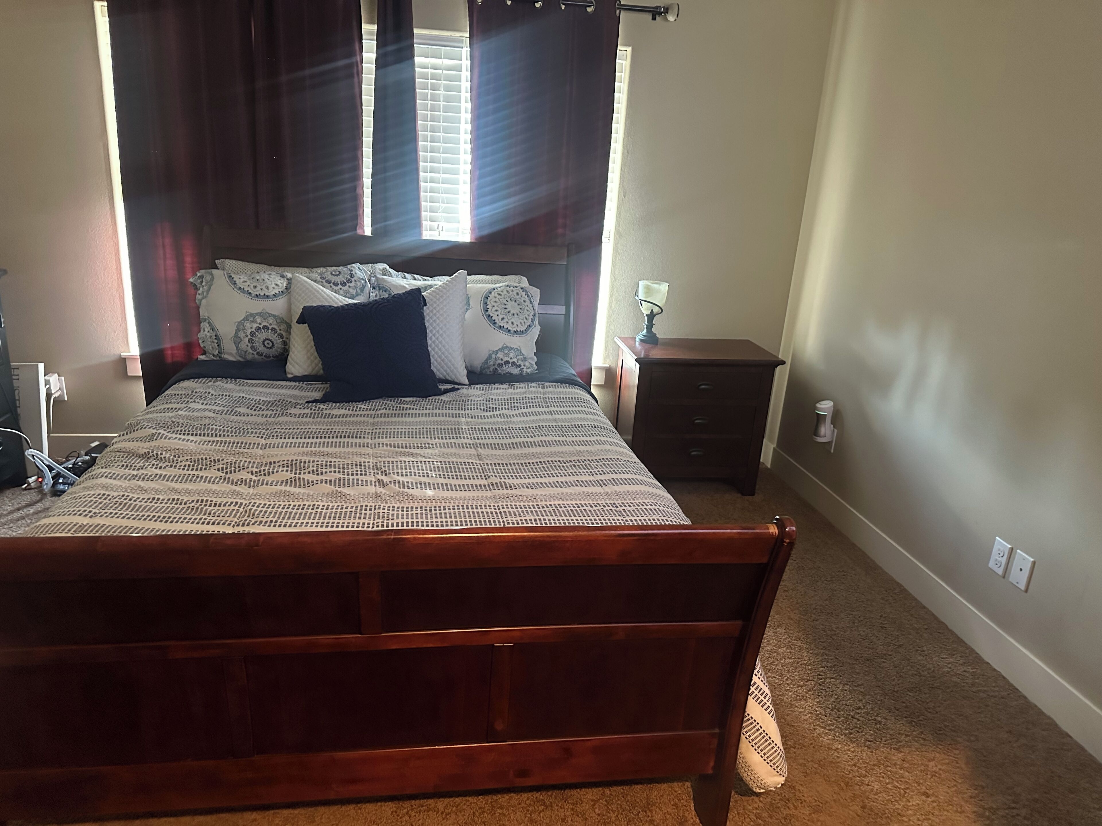 4 bedrooms, iron/ironing board, WiFi
