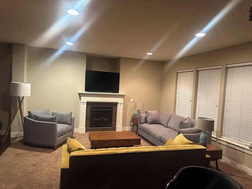 Spacious 4-bedroom house with AC in enchanting Vancouver