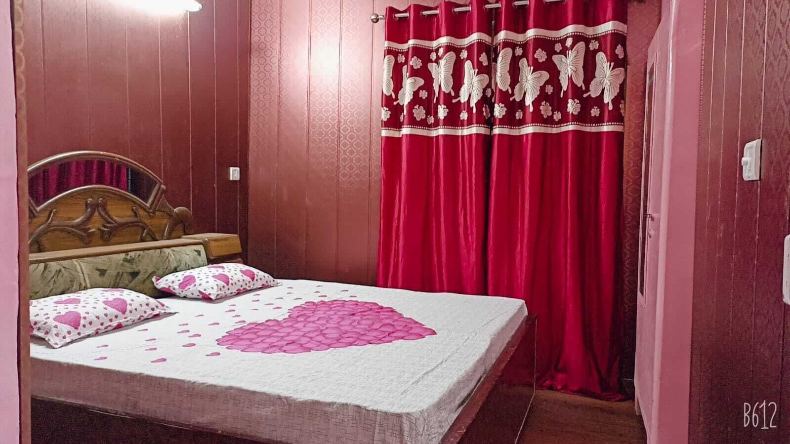 Deluxe Double or Twin Room, Hill View | Living area