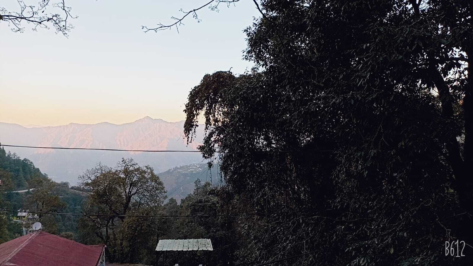 Deluxe Double or Twin Room, Hill View | Living area