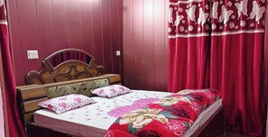 Deluxe Double or Twin Room, Hill View | Living area - Inheart Homestay Mussoorie (Mussoorie)