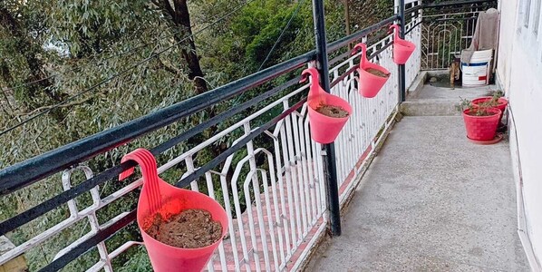 Deluxe Double or Twin Room, Hill View | Living area - Inheart Homestay Mussoorie (Mussoorie)