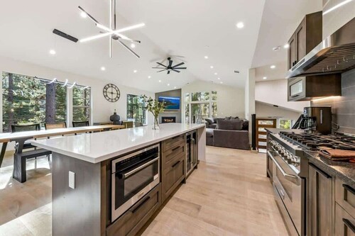 Gardner Mountain Retreat: Forest Land, Pool Table+