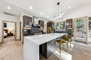 Fridge, microwave, oven, stovetop - Gardner Mountain Lodge: Bike Friendly, National Forest Land, A/C, Pool Table, Dogs Welcome (South Lake Tahoe)